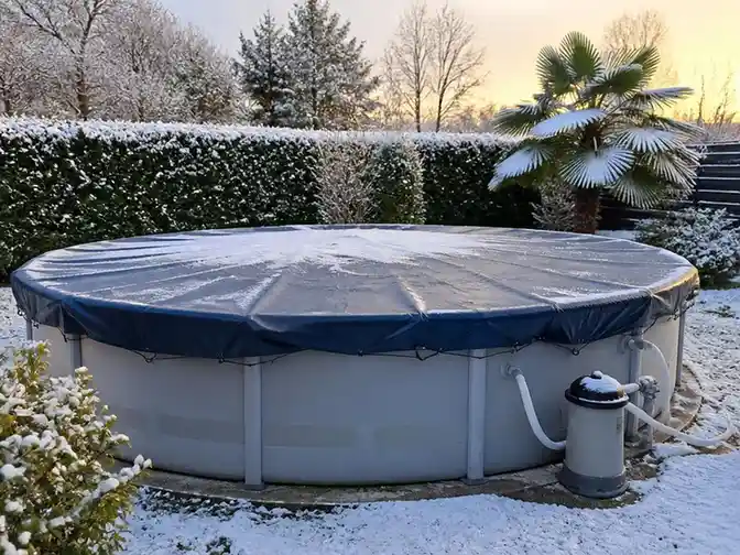 Proteggere la piscina fuori terra durante il periodo invernale